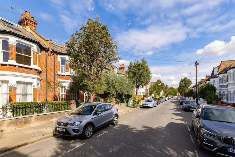 Elephant Oxpecker 2 Bedrooms in Fulham