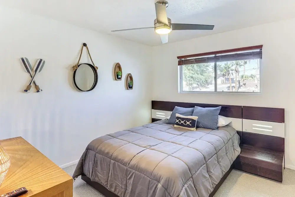 3 Mi to London Bridge: Sleek Home w/ Outdoor Haven
