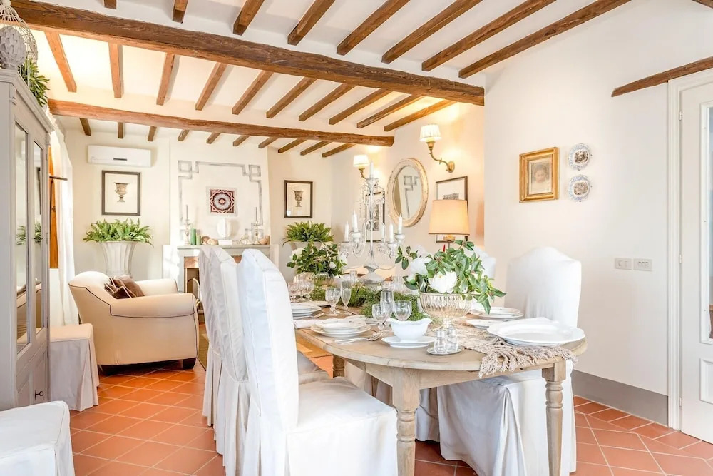 Villa Alberta, Panoramic 4 Bedrooms Farmhouse with Private Pool in Lucca close to Town Centre