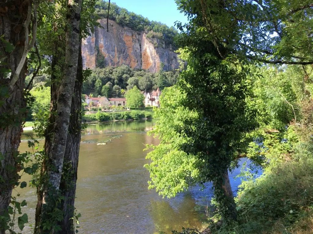 Par La Rivière