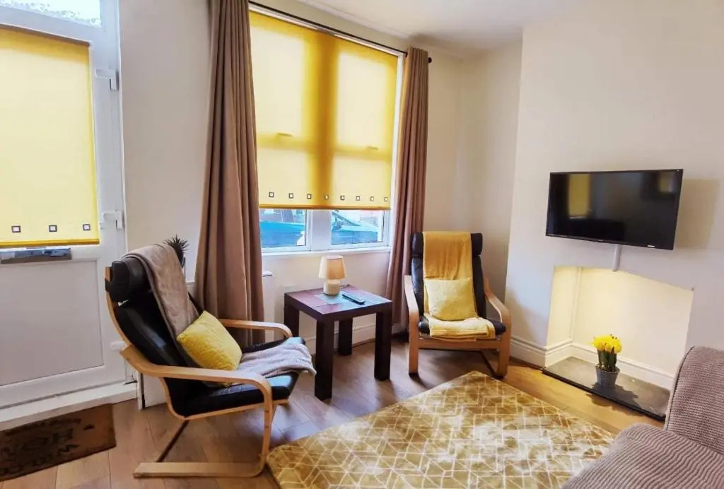 Kenrick Street Great house available for guests and contractors Parking and Wifi