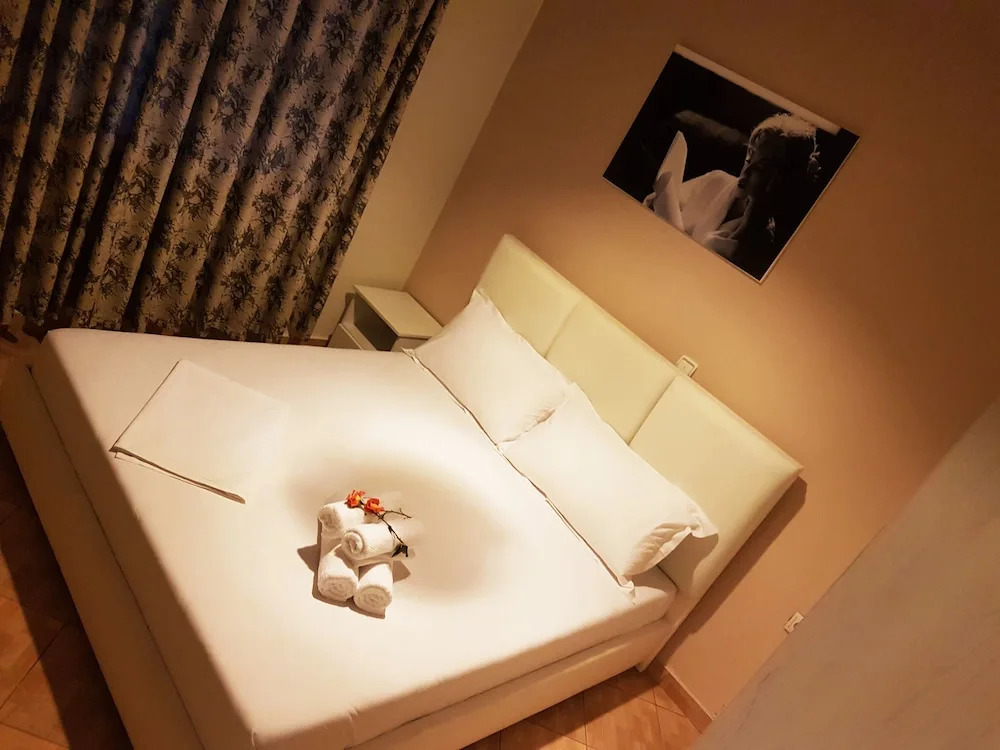 Blue Moon Apartments