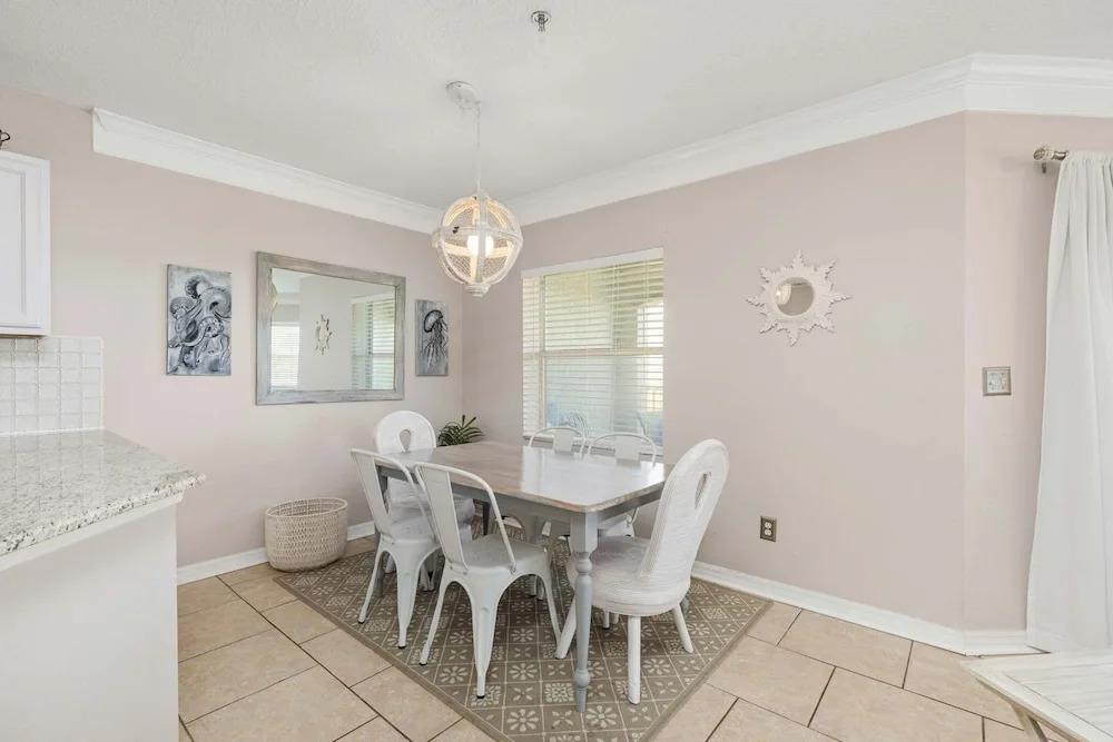Seaside Haven Stylish Condo 3 Pools New Rental