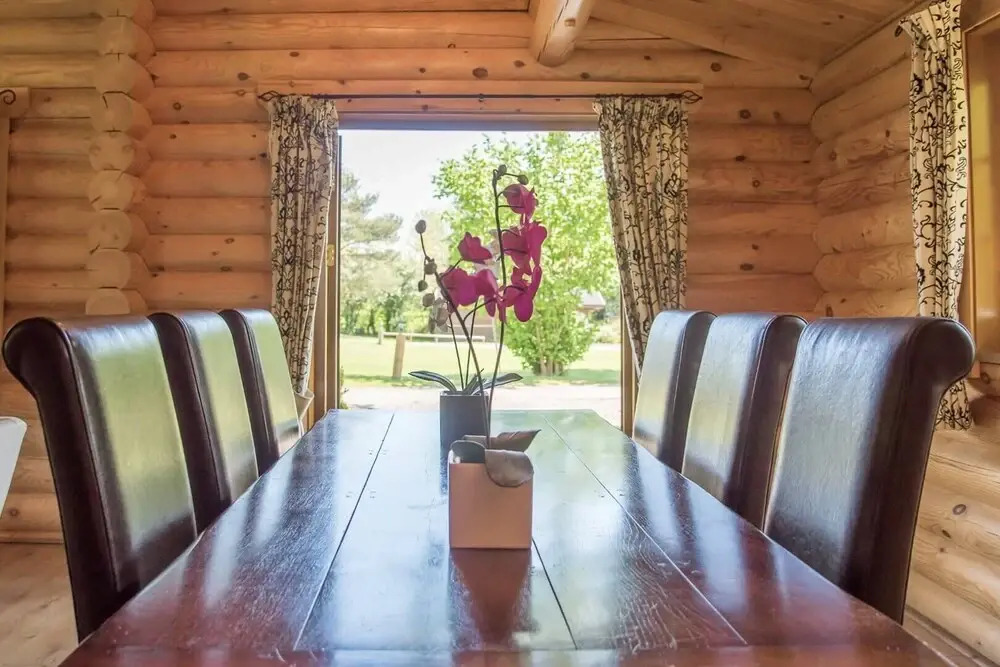 Oak Lodge With Hot Tub, Kingfishers