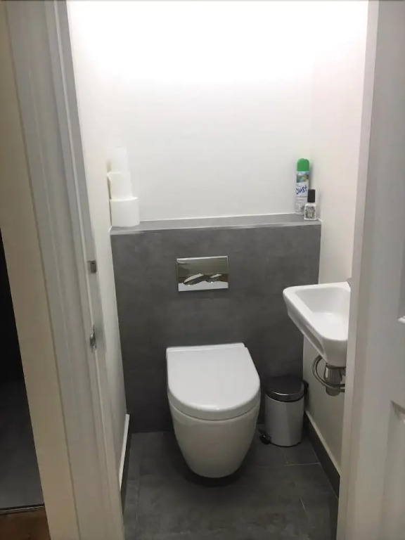 Airy 2 bed 2bath Flat Close to Oxford St!