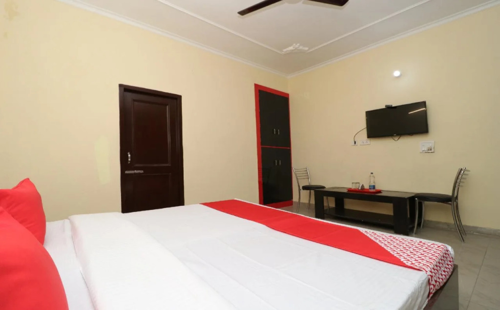 Oyo 28325 Dhillon Residency
