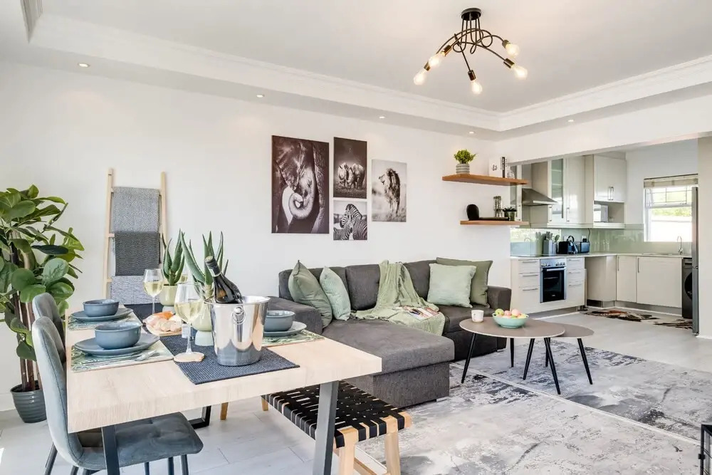 Central Elegant Holiday Rental Between the Points