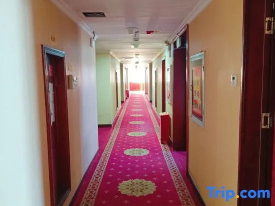 Red Banner Hotel