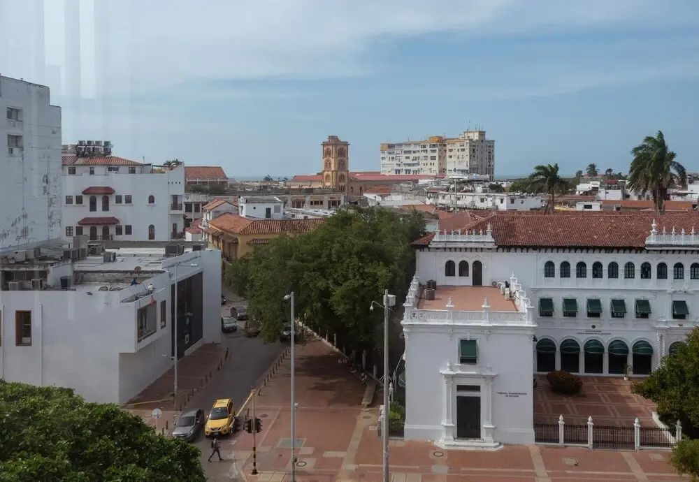 Centric 4 BR w Spacious Rooms Centro Amurallado by Huespedia