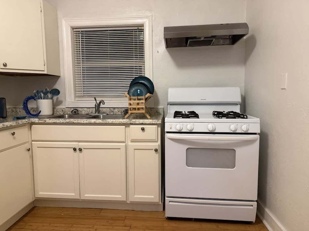 Cozy Church Street Apartment In Historic Galveston 2 Bedroom Apts