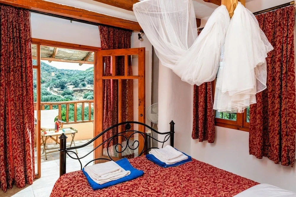 Elounda Almond Tree Villa Private Pool, Sea Views & Birds in a Relaxing Authentic Cretan Escape