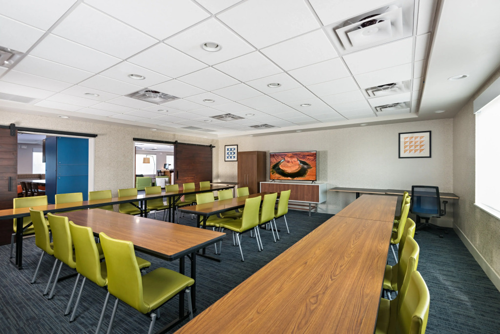 Holiday Inn Express Peoria North - Glendale by IHG