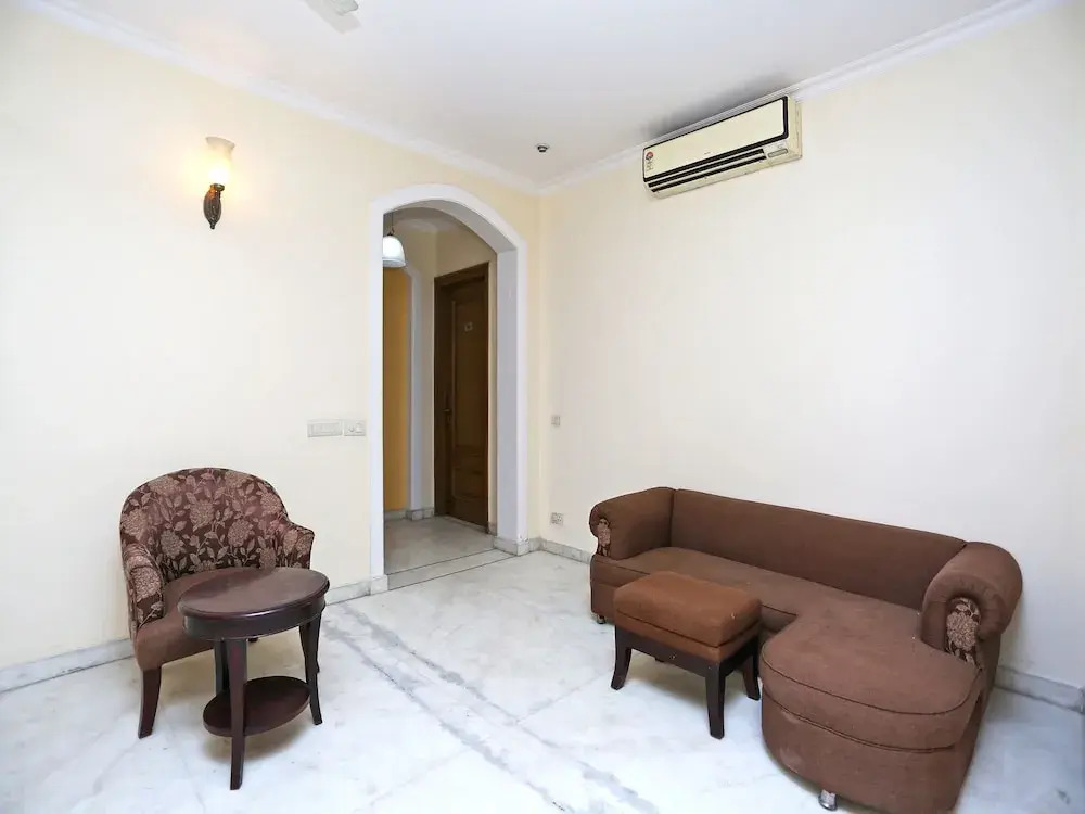 The Red Orchid By OYO Rooms