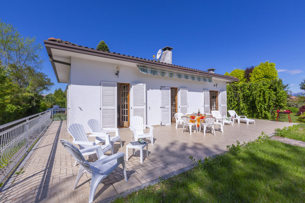 Villa Martine Au Bord Du Lac - Happy Rentals