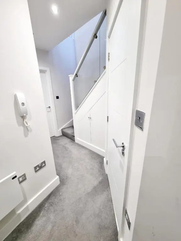 Modern Maisonette 2 Bedrooms Newly Renovated