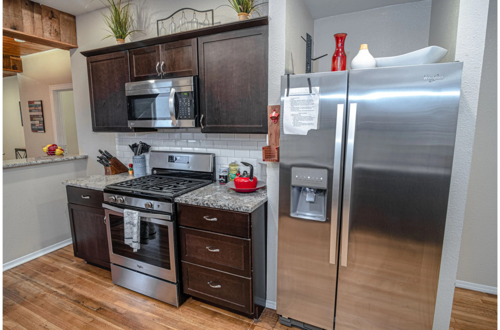 The Highland House 5BR Huge Patio 2 miles to DT