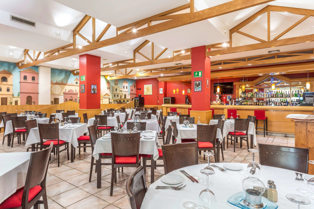 Отель Los Amigos Beach Club