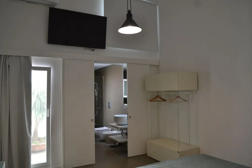 Corte Cairoli B&B and Suites