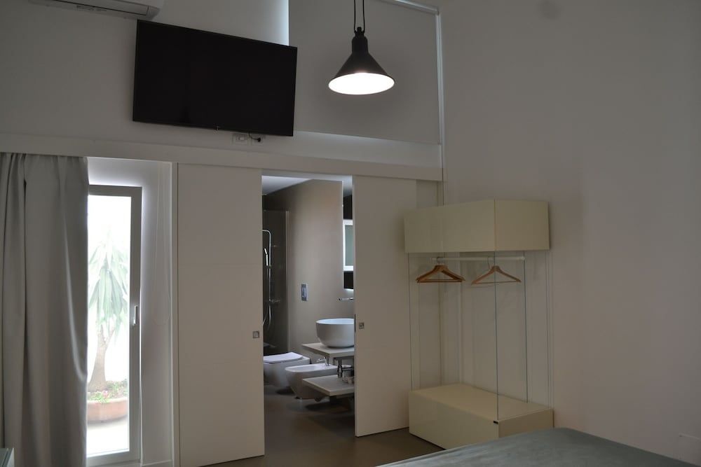 Corte Cairoli B&B and Suites
