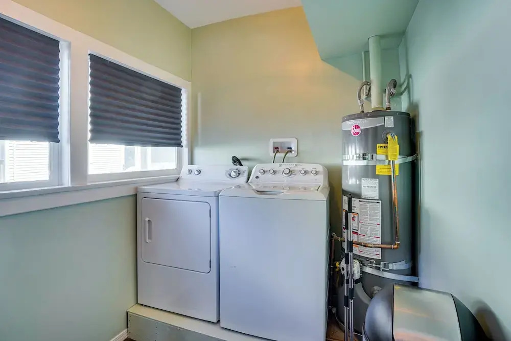 1 Mi to Dtwn! Bright Long Beach Apartment