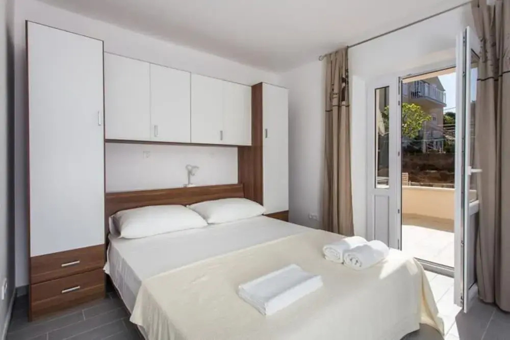 Apartment Maricol - One Bedroom Apartment With Terrace