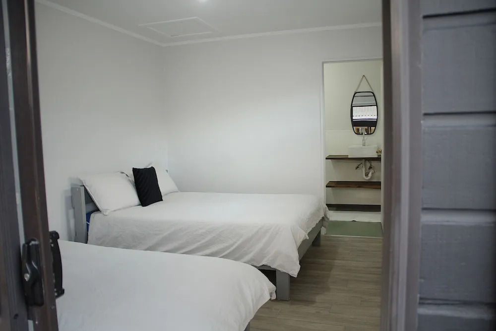 Hugo & Carters Backpackers & Motel