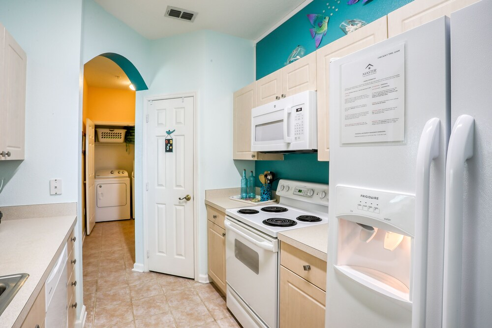 Resort Condo Near Disney With Pool, hot Tub, Tennis, Central AC, & Washer/dryer