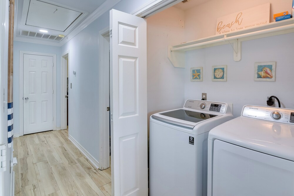 Furnished Patio & Deck: Galveston Escape!