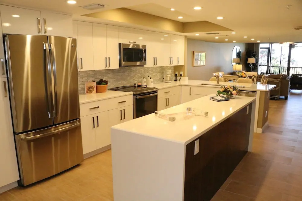 Gulf And Bay Club- F105 Beautiful Unit And Great Location! 2 Bedroom Condo