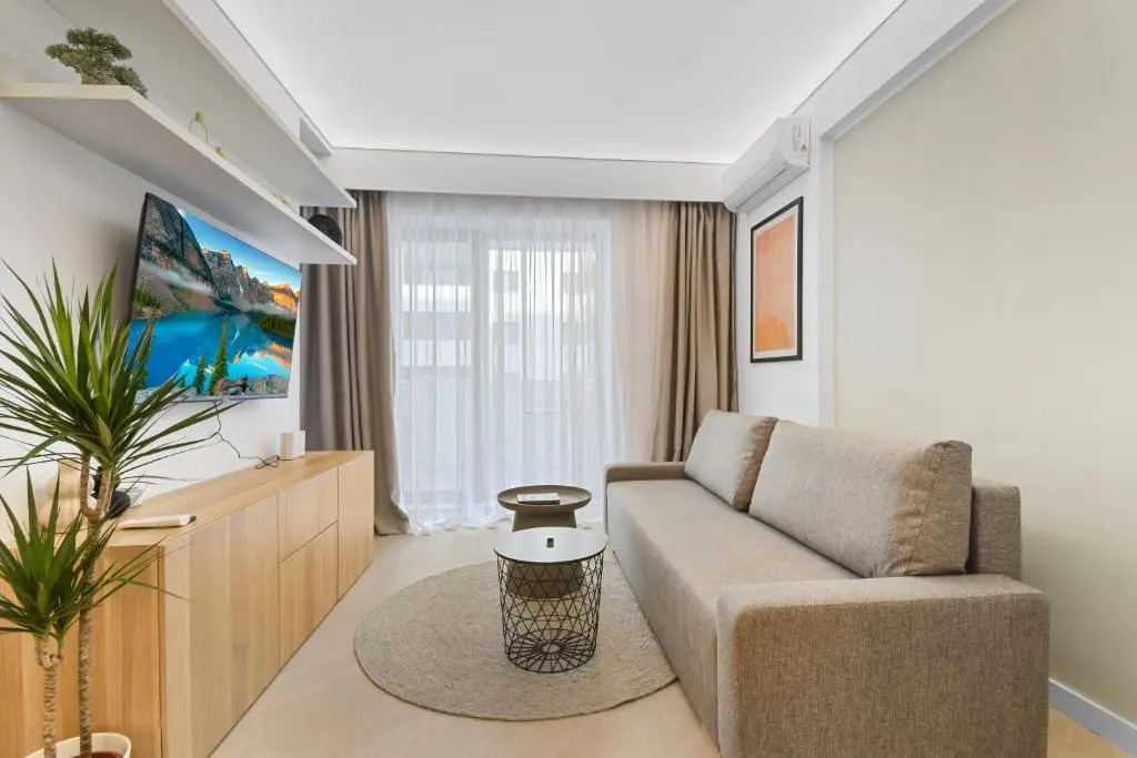 Cortina North 1BR Ap with parking and self check in