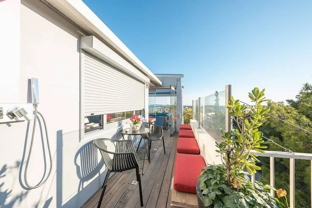 Sea View Apartment with Hot Tub & Sauna