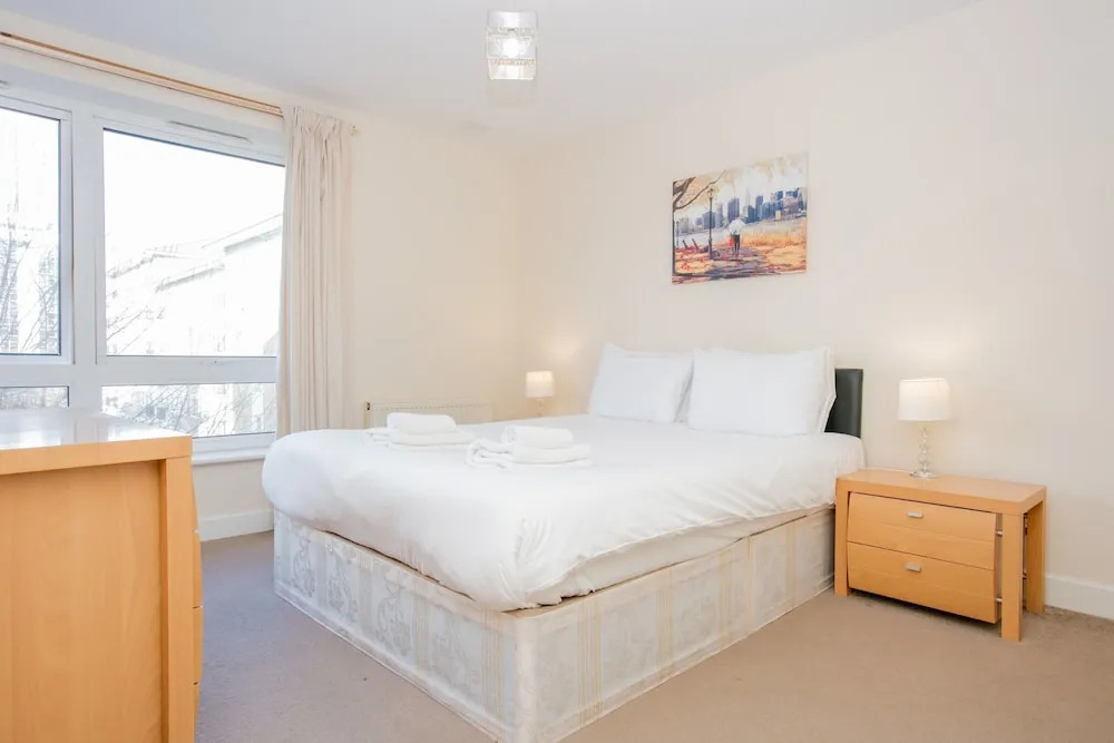 1 Bedroom Flat with Balcony Accommodates 4