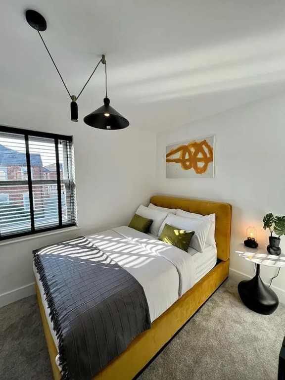 Charming 3-Bed House with 1 Parking space