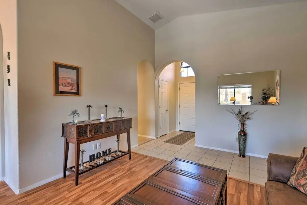 Walk to NFL Games: Glendale Home Near Golf