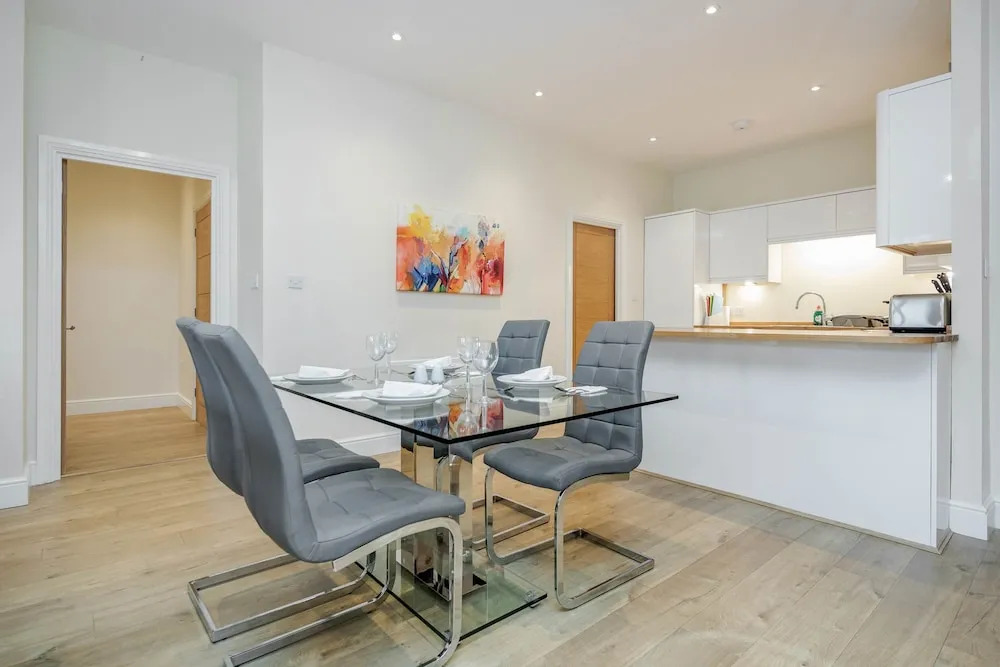 Luxury 2 Bedroom Apartments with Parking