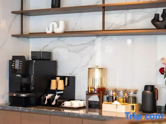 Jifeng International Hotel (Jinghe Bus Station Branch)