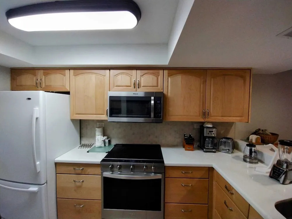 Beachview 206 Minium 2 Bedroom Condo by RedAwning