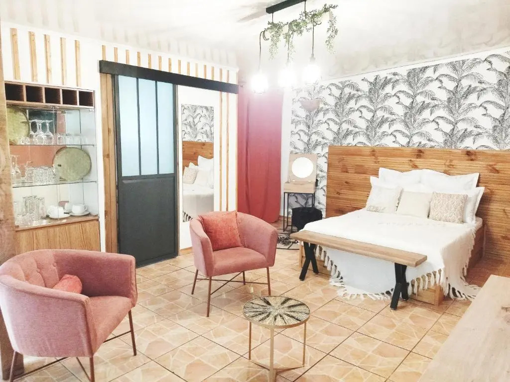 The Secret Motel - Le Jade