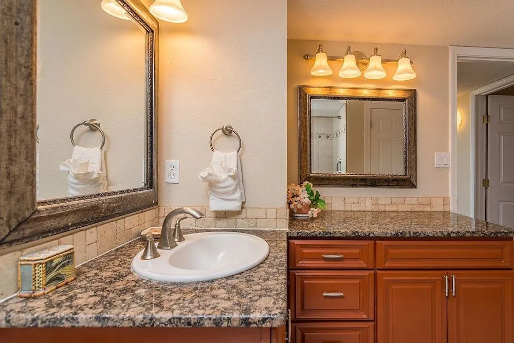 Shoreline 1021 - 3 Br Condo
