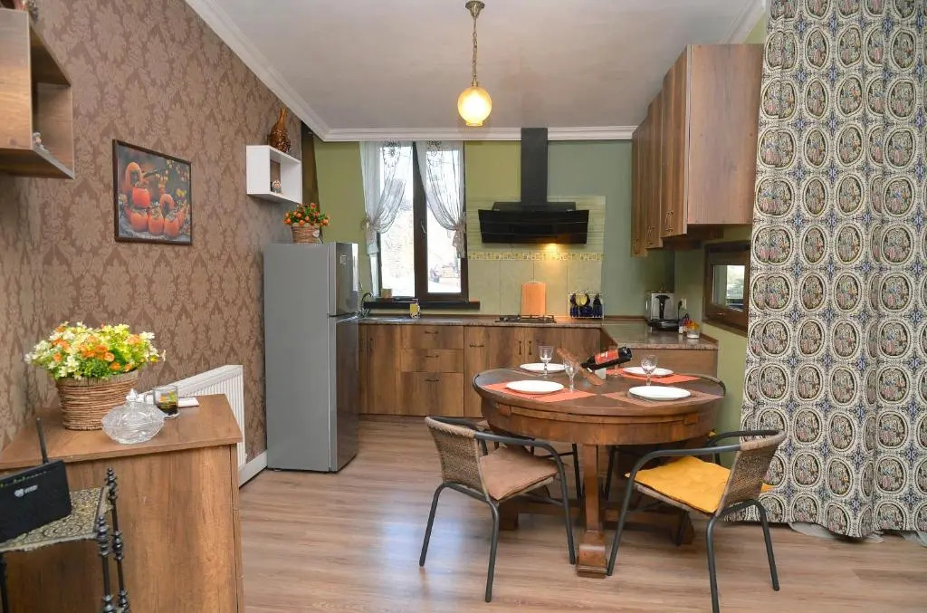 Natia's apartment on Dadiani st.