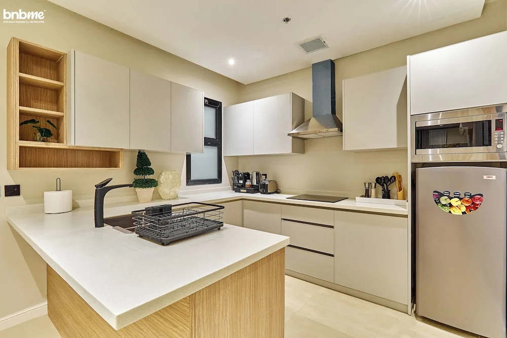 bnbmehomes-3BR Apt with Pvt Balcony-B1