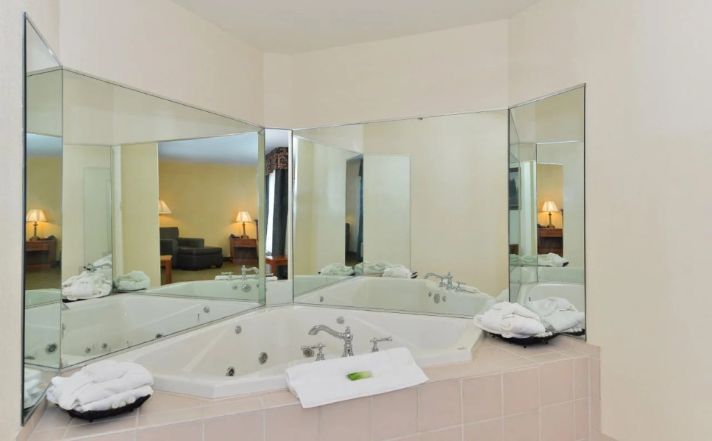 Holiday Inn Express Hotel & Suites Petersburg/Dinwiddie by IHG