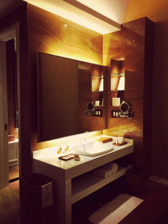 Homa Moon Lake Hotel