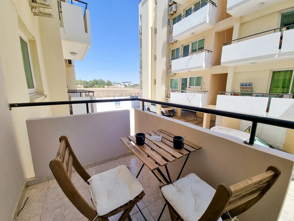 Dock Holiday Pool Apartment