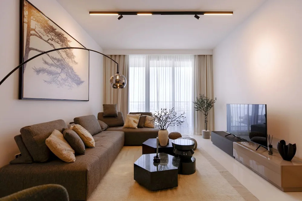 Beachfront 2BD apartment with Palm View