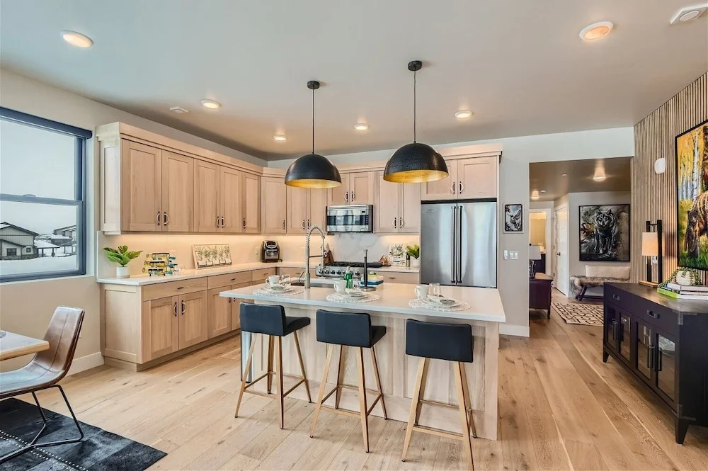 Helling Circle Secret 102 3 Bedroom Condo by RedAwning