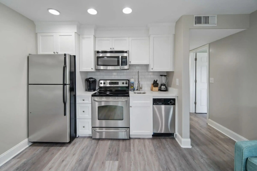 Beautiful PCB Condo w/ Pvt Balcony & Shared Pool