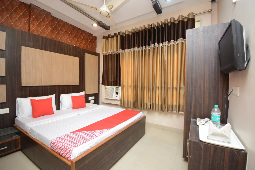 OYO 29312 Hotel Royal's
