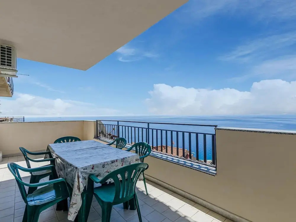 Stunning Holiday Home in Letojanni near Sea