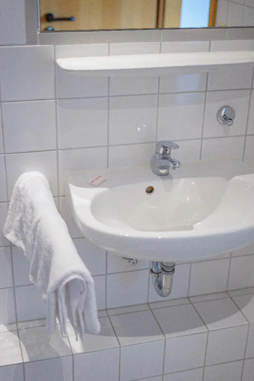 Self-Check-In Hotel Constantin - ohne TV - ohne Ventilator - ohne Parken